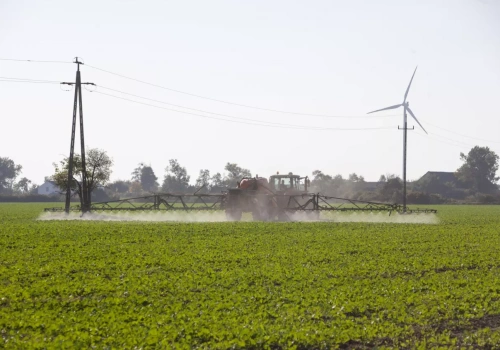 Wyjeżdżasz w pole z opryskiwaczem? Bez tego dokumentu grozi mandat