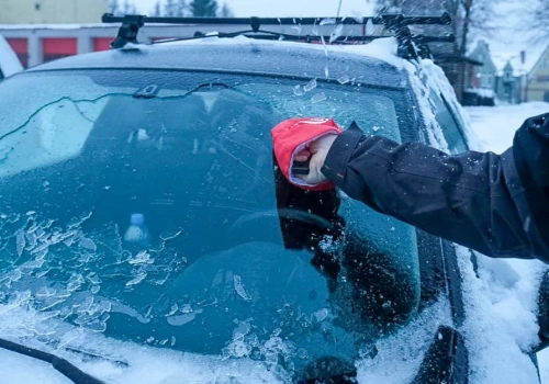 Marznący deszcz i roztopy w powiecie chojnickim. Ostrzeżenia IMGW na weekend