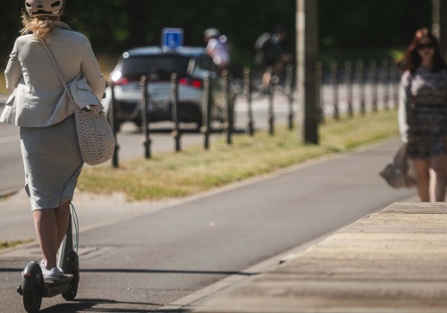 Będą nowe unijne przepisy dla hulajnóg elektrycznych. Co się zmieni?