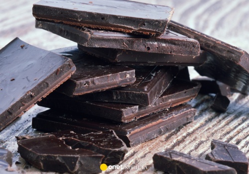 Gorzka czekolada eliksirem młodości? Nowe badania wskazują na przełomowy składnik