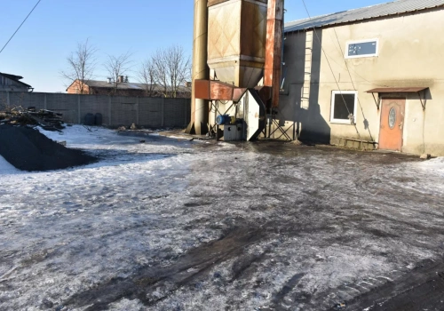 Bydło i śliskie podwórza groźniejsze niż kombajn? Nowe dane KRUS