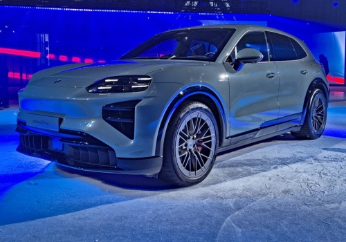 Premiera Porsche Cayenne Electric w Krakowie. 1156 KM na lodowisku