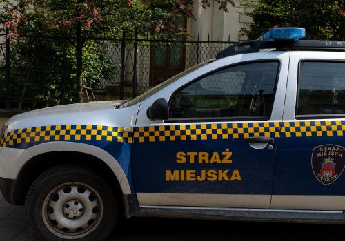 Radiowóz straży miejskiej spowodował kolizję. Kierowca był po spożyciu alkoholu