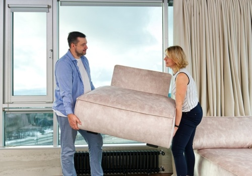 Szara kanapa to już przeszłość. Teraz króluje ten kolor