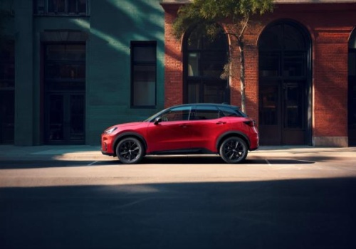 Lexus LBX Vibrant Edition debiutuje w salonach. Mały crossover z detalami prosto z flagowej limuzyny