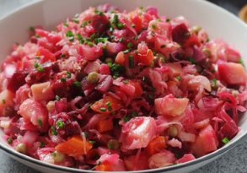 Babcia przywiozła ten przepis ze Wschodu. Kroję w kostkę i mieszam w wielkim garze