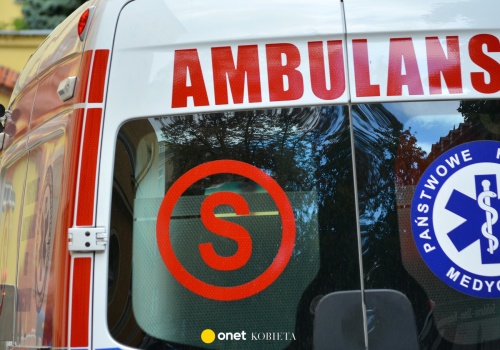 Pięciolatka wypadła z piątego piętra. Jej ojciec był pijany