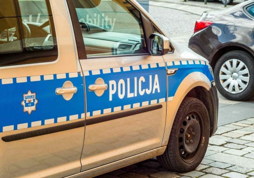 5-latka runęła z piątego piętra. Policja zatrzymała pijanego ojca