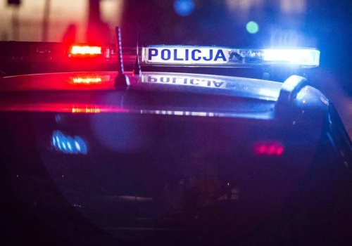 5-letnia dziewczynka spadła z czwartego piętra. Ojciec był pijany