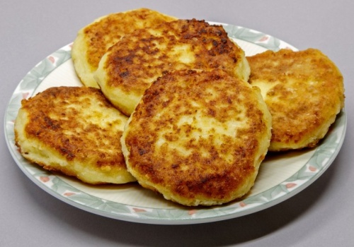 Zostały ci ziemniaki z obiadu? Zamiast je wyrzucać, zrób te placki