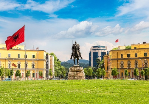 Mega❗Weekend w Albanii 🍷⛰️ Loty i noc w centrum Tirany za jedyne 299 PLN 😲