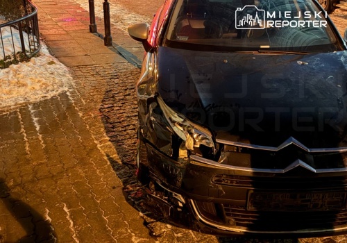BMW zjeżdżało z mostu i spadło z 8 metrów. Wylądowało na zaparkowanym aucie