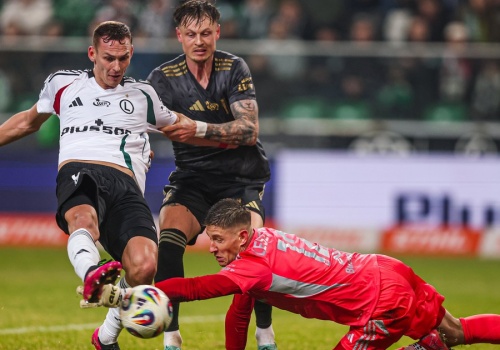 Legia przełamała fatalną serię. Może jednak stracić gwiazdę na rzecz... Widzewa