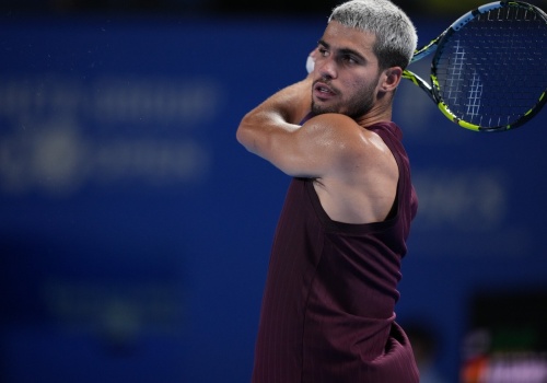 Carlos Alcaraz zdobywa kolejny tytuł, pozostaje niepokonany w 2026 roku i jest 