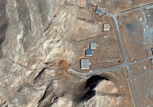 Iran szykuje się na uderzenie USA, analizują zdjęcia. Wznoszą 