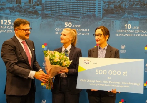 Fundacja PGE przekazała 500 tys. zł dla UCK WUM. Nowoczesny sprzęt dla kardiochirurgii i transplantologii