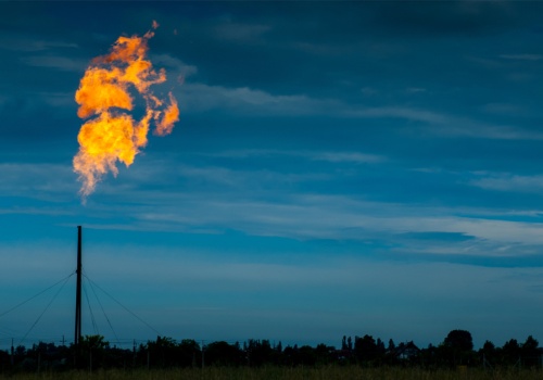 Za metan grożą nam horrendalne kary. A gdyby tak zacząć nim grzać?