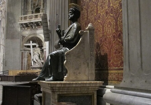 To coś więcej niż krzesło. Czyli o co chodzi w święcie Katedry św. Piotra?