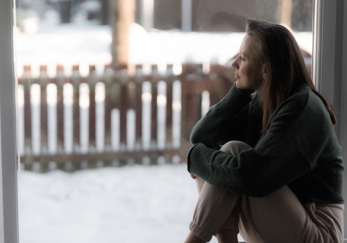 Kobieta boi się zostać matką. 