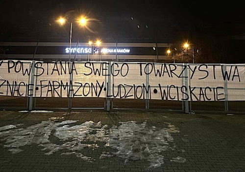 Kibice Cracovii zakpili z Wisły. Wywiesili im transparent na stadionie