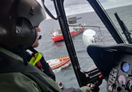 Bałtyk nie wybacza zwłoki. Wojsko wysłało śmigłowiec na ratunek