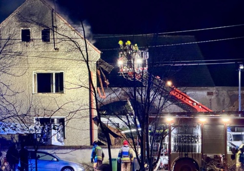 Pożar domu w Otmuchowie. Jedna osoba nie żyje, cztery w szpitalu