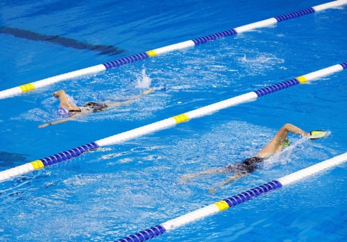 Chodzisz na basen? Dermatolodzy nie mają wątpliwości. Stosuj zasadę 