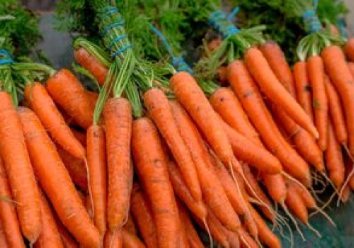 Wysłali marchew do Polski, zarobili ponad 159 mln zł. Skąd pochodzi?