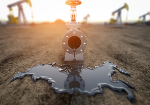 PIE: wydobycie ropy w Rosji spada, rosną upusty przy sprzedaży surowca