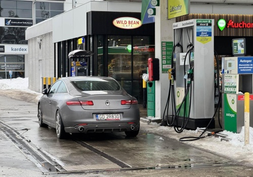 Ile kosztuje używana Renault Laguna Coupé? Wciąż piękna i unikalna, dostępna z V6