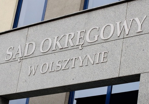 Pracownice odbierały służbowe telefony z domu. Pracodawca musi zapłacić 300 tys. zł