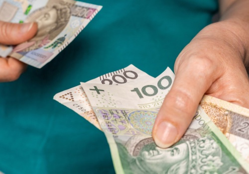 800 plus wcześniej na kontach. ZUS zmienia marcowe terminy wypłat