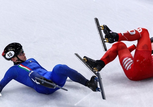 Polka uderzona łyżwą w twarz pokazała klasę. Stanęła w obronie rywalki. 