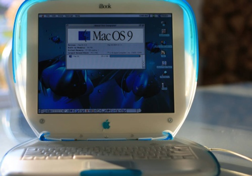 Minęło ponad 20 lat. Stary Apple iBook wciąż łapie Wi-Fi i aktualizacje