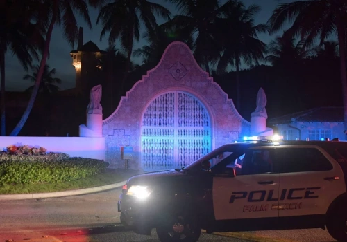 Uzbrojony mężczyzna w posiadłości Trumpa. Strzały w Mar-a-Lago