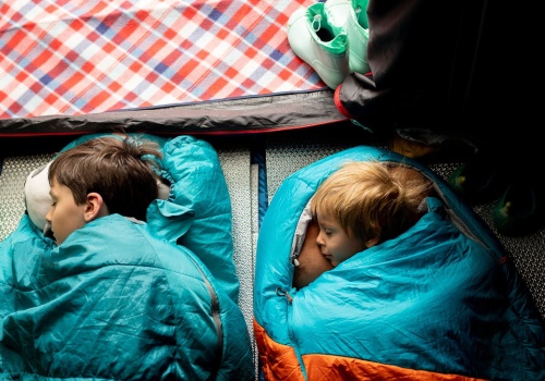 Przedszkolna drzemka na świeżym powietrzu podzieliła rodziców. W komentarzach burza