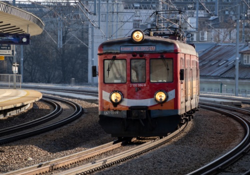 Zainwestowali w kolej, miasto stanęło w korkach. Rogatki zamykane nawet na 8 minut