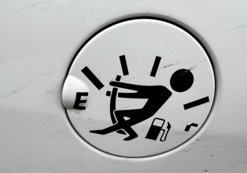 Czy wiesz, co tak naprawdę oznacza ta naklejka?