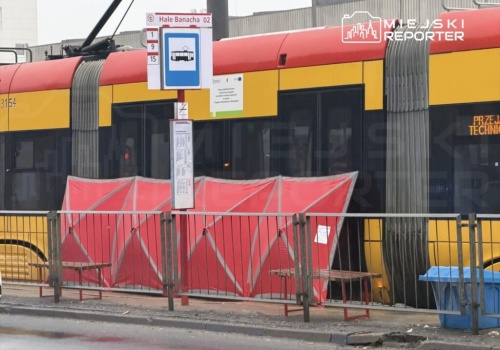 Pasażer zmarł w tramwaju na Ochocie. Na miejscu pracowały służby
