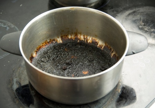 Od 12 lat czyszczę tym przypalone garnki. Wyglądają jak nowe