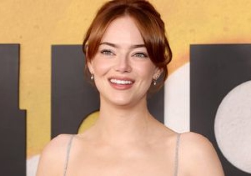 Zachwyciła na gali BAFTA 2026. Show skradło głębokie wycięcie w sukni