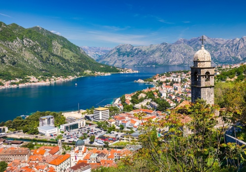 Poczuj bałkański klimat nad Zatoką Kotorską 🇲🇪 ☀️ Loty i ⭐⭐⭐⭐ aparthotel za 617 PLN ⛰️ 🤩