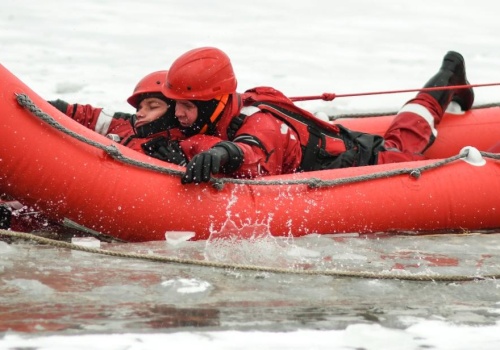 Ćwiczenia z ratownictwa lodowego -Jezioro Grzymisławskie