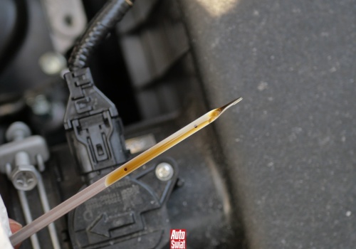 Poziom oleju wzrósł, choć nikt go nie dolał. Kto jeździ hybrydą, niech sprawdzi bagnet