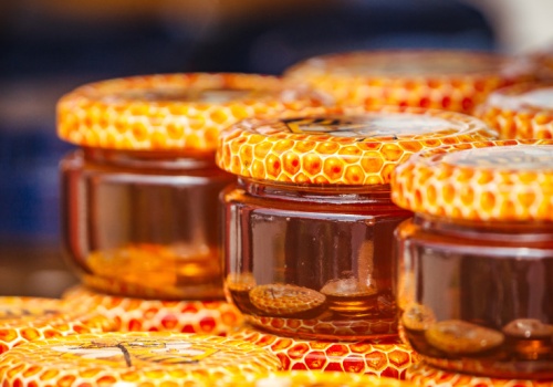 40 proc. miodów nie zdało testów. Ten grzech producenci popełniają najczęściej
