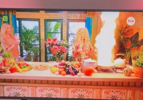 Magda Gessler gotowała na wizji. W pewnym momencie patelnia zapłonęła!