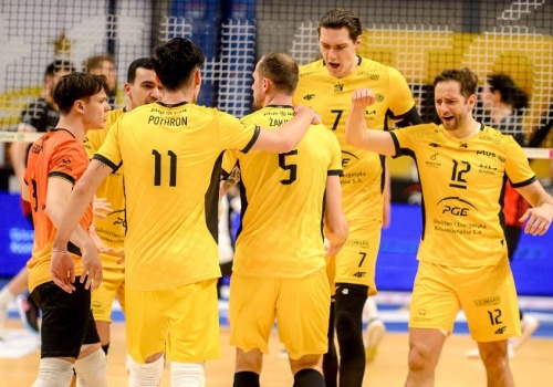 Skra wygrywa u siebie z Resovią