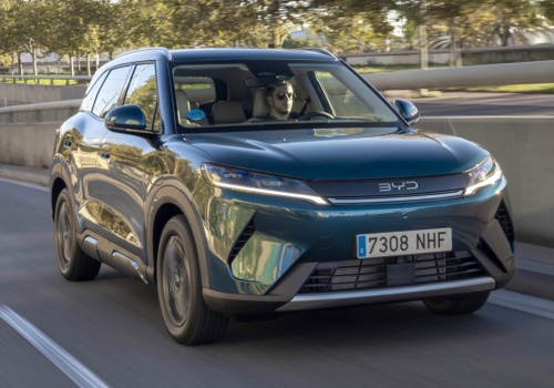 Najtańsza hybryda plug-in w Polsce tańsza niż stare hybrydy Toyoty. BYD Atto 2 DM-i od 114 990 zł. Zakup Corolli bez sensu