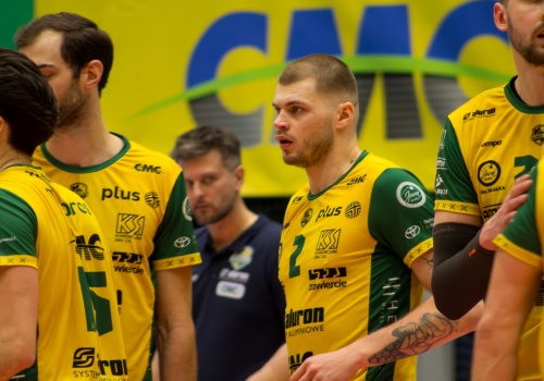 Siatkówka: Wysoka temperatura w PlusLidze! Lider utrzymał przewagę, a drużyny z dołu tabeli walczyły o każdy punkt