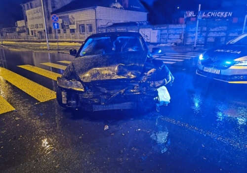 Nocne zderzenie na skrzyżowaniu w Lublinie. Trzy osoby trafiły do szpitala